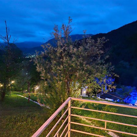 מלון אמברולאורי Glamping Georgia Krikhi מראה חיצוני תמונה