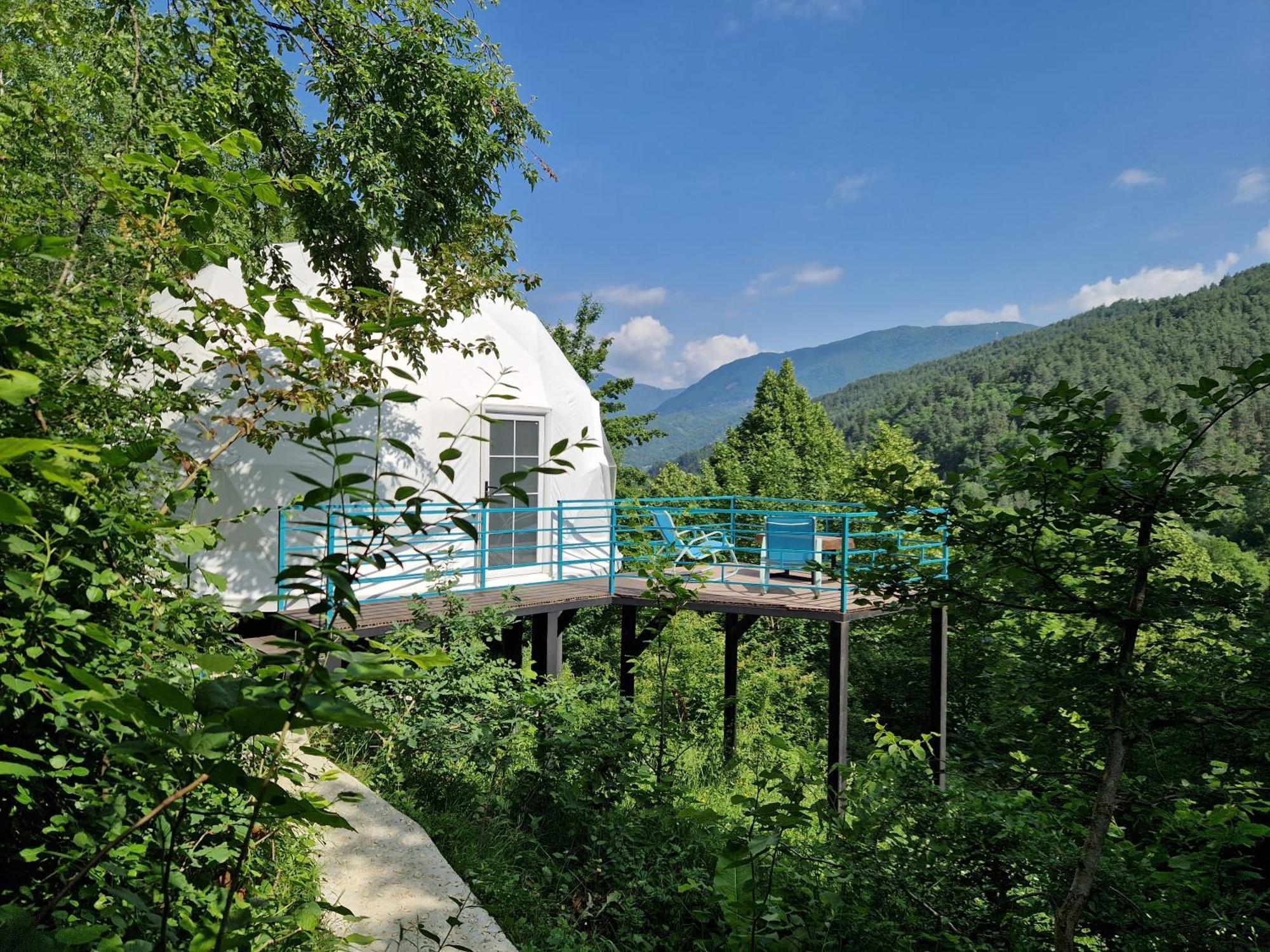 מלון אמברולאורי Glamping Georgia Krikhi מראה חיצוני תמונה