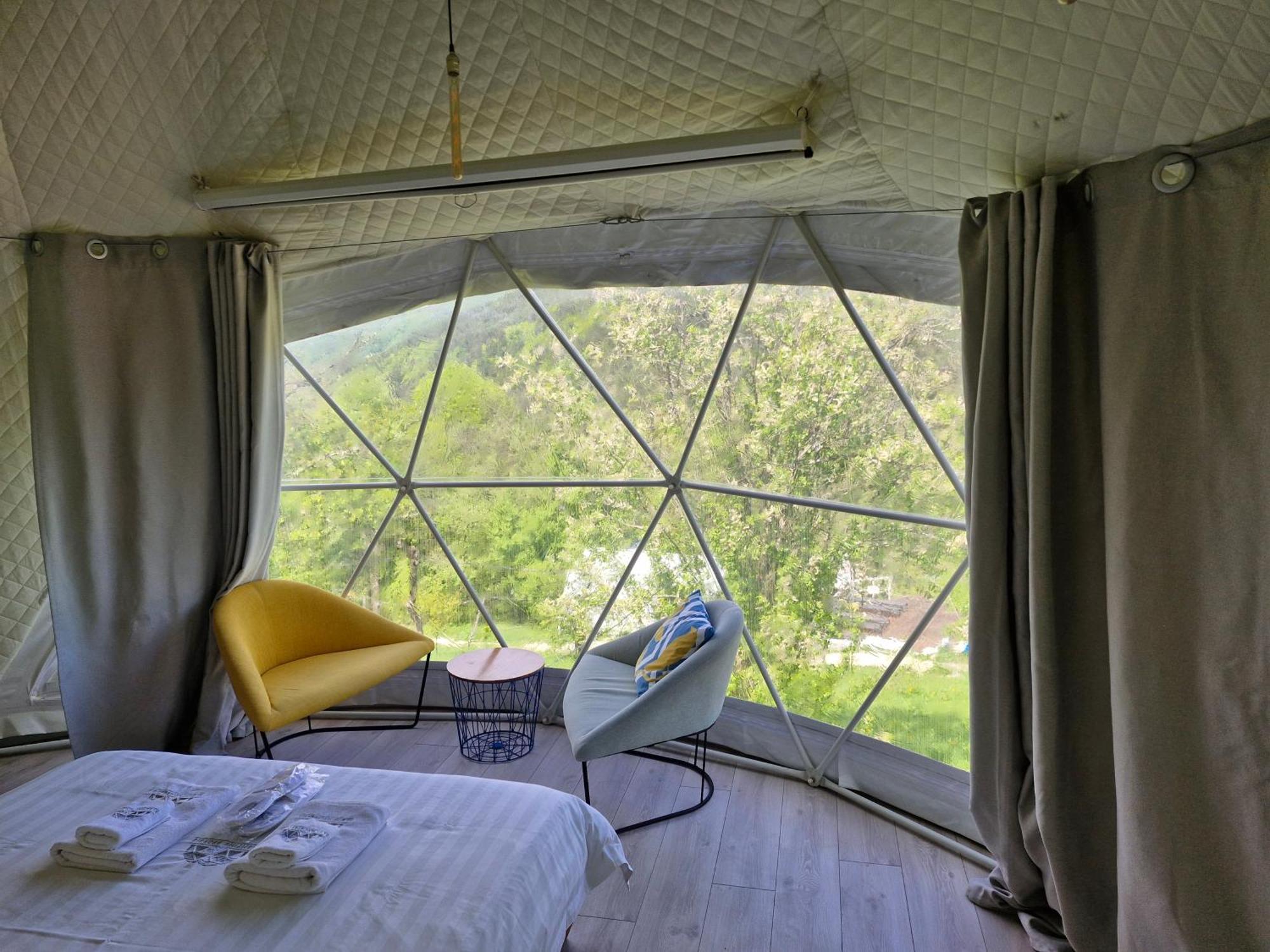 מלון אמברולאורי Glamping Georgia Krikhi מראה חיצוני תמונה