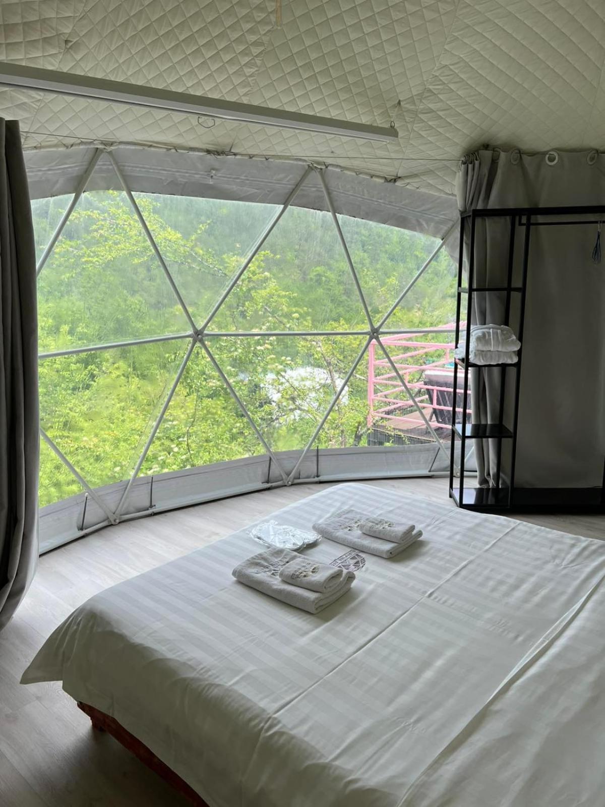 מלון אמברולאורי Glamping Georgia Krikhi מראה חיצוני תמונה
