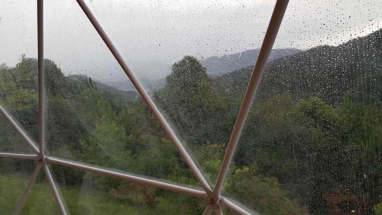 מלון אמברולאורי Glamping Georgia Krikhi מראה חיצוני תמונה