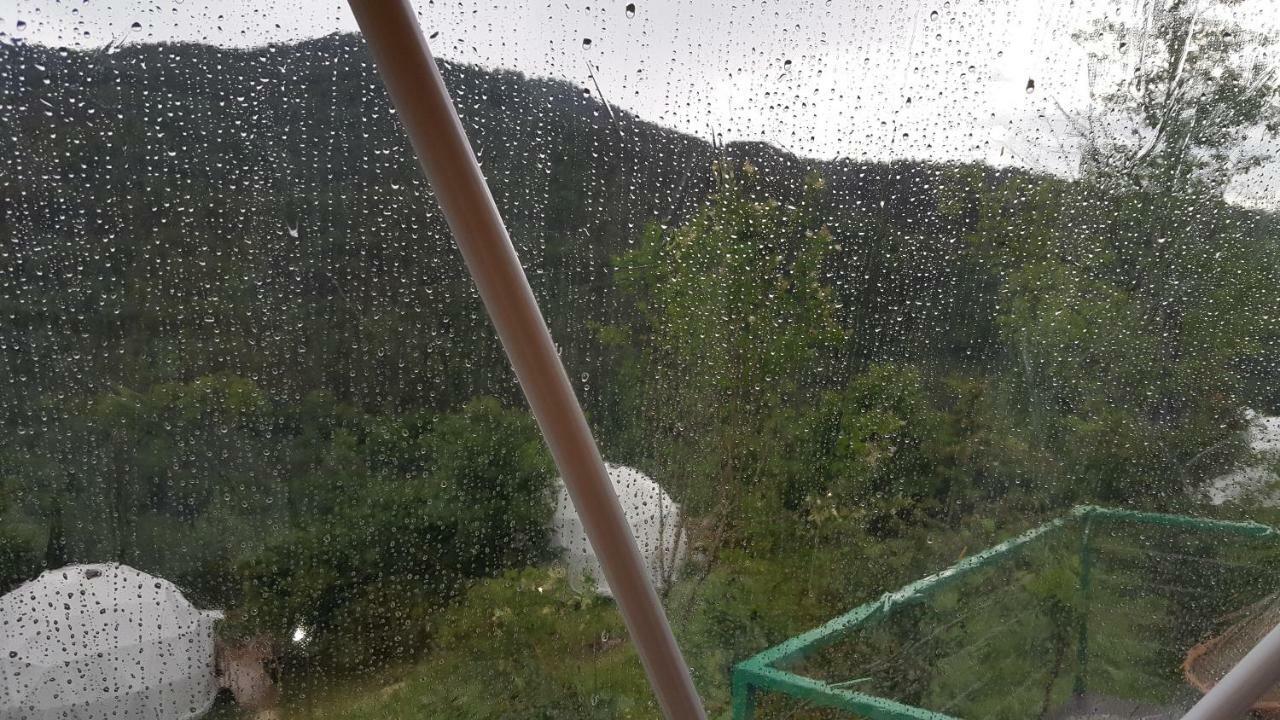 מלון אמברולאורי Glamping Georgia Krikhi מראה חיצוני תמונה